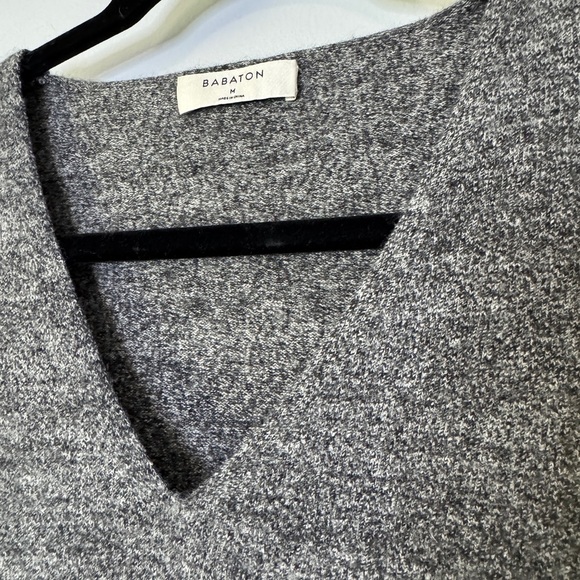 Babaton Aritzia Erin Gray V-Neck Sweater - Picture 4 of 7